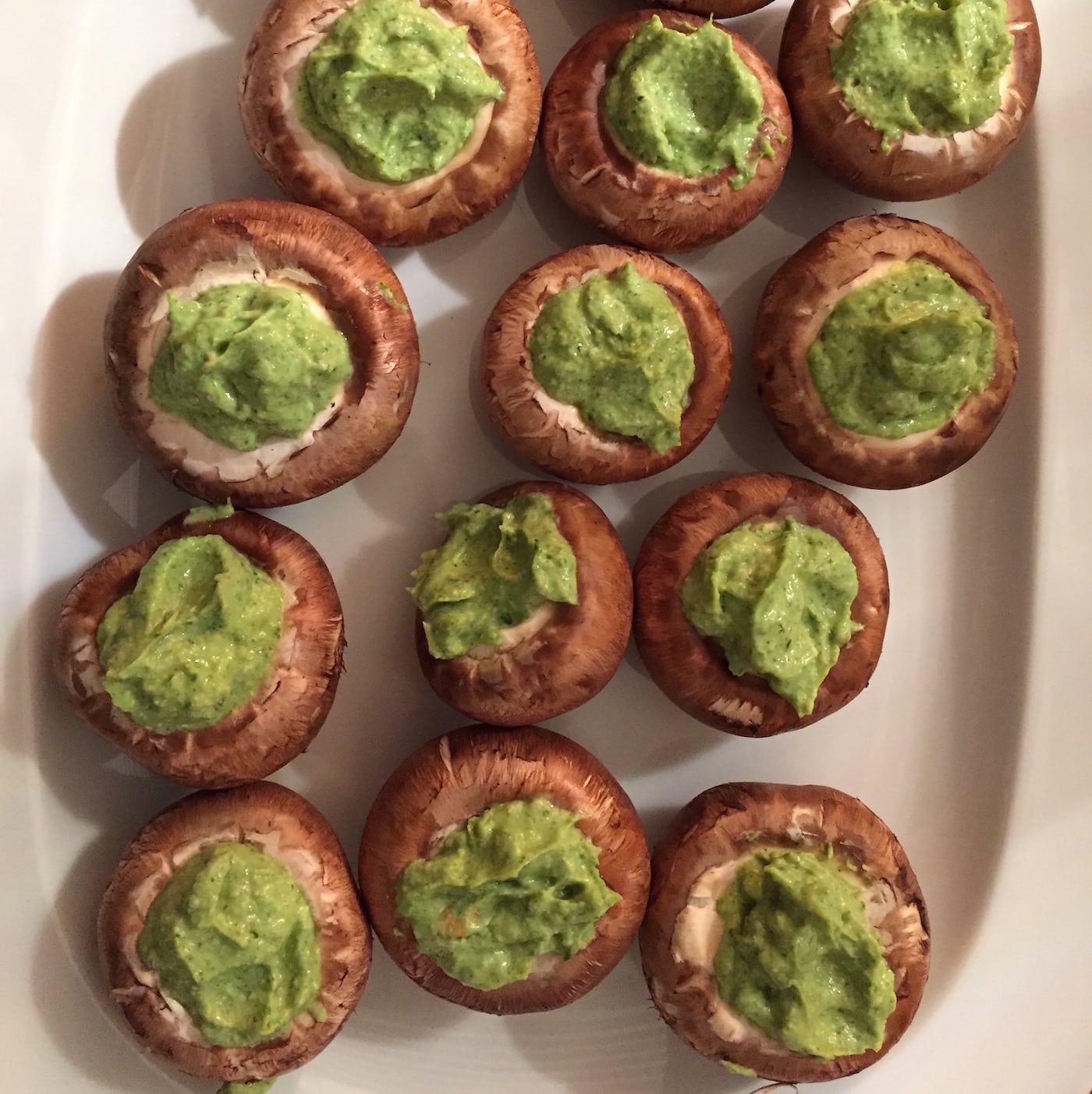 Gefülte Champignons mit Avocadocreme beim Rohkosttreffen Nürnberg.